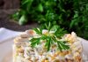 geräucherter Hähnchen-Mais-Pilz-Salat in Dosen