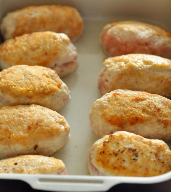 קציצות עוף עם תפוחי אדמה בבשר טחון
