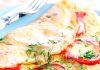 Dolmalık biber ve otlar ile bir tavada Kefir omlet